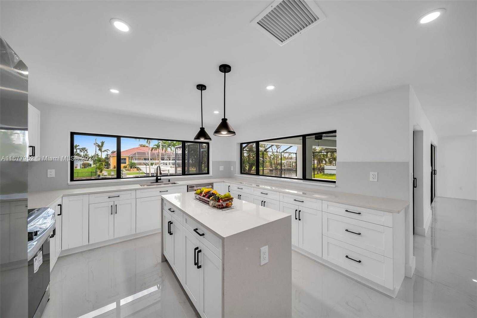 Small Image of 2851 SOUTH EAST 19 PL, Cape Coral Number 5