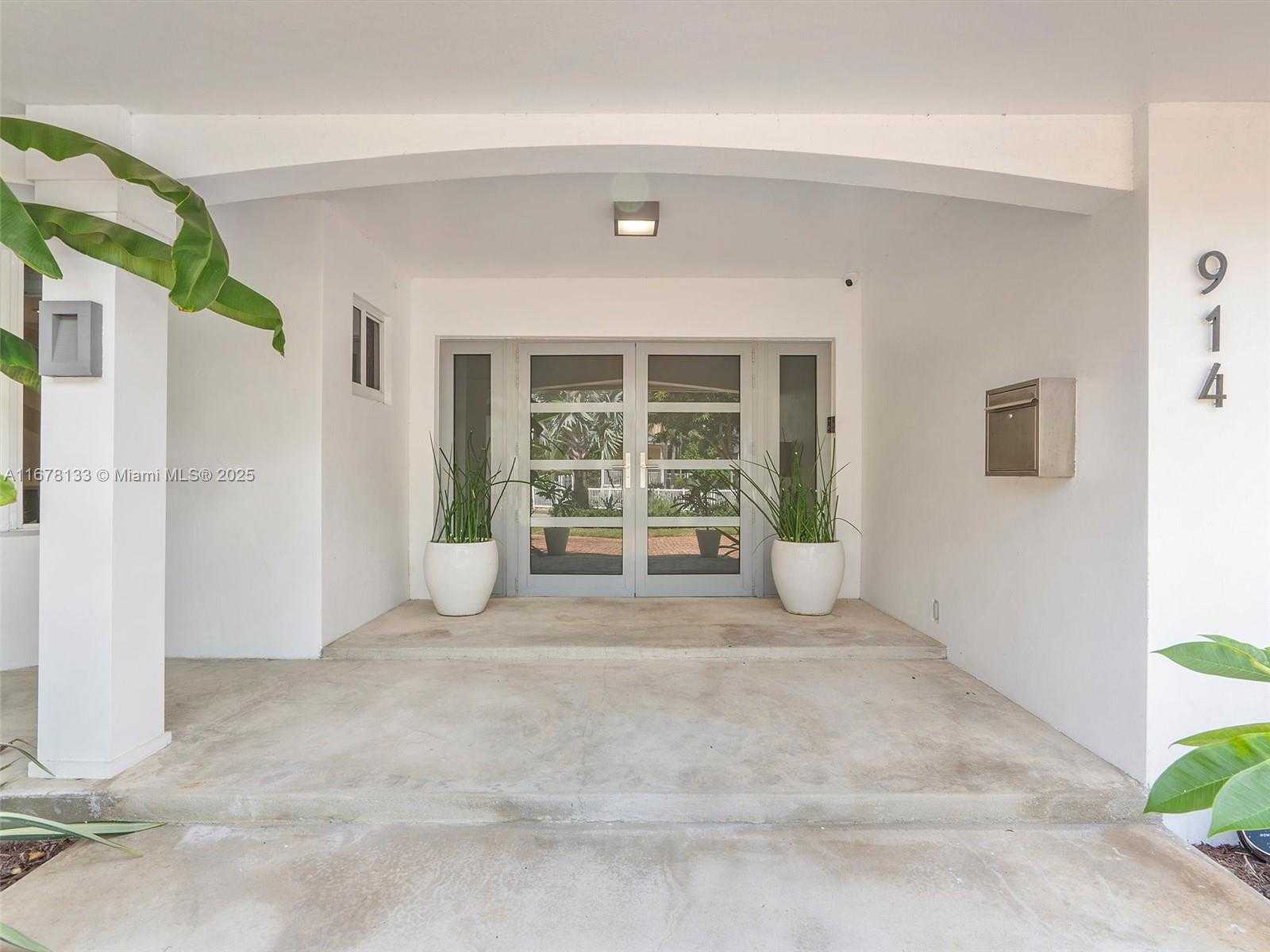 Small Image of 914 ADAMS ST, Hollywood Number 2