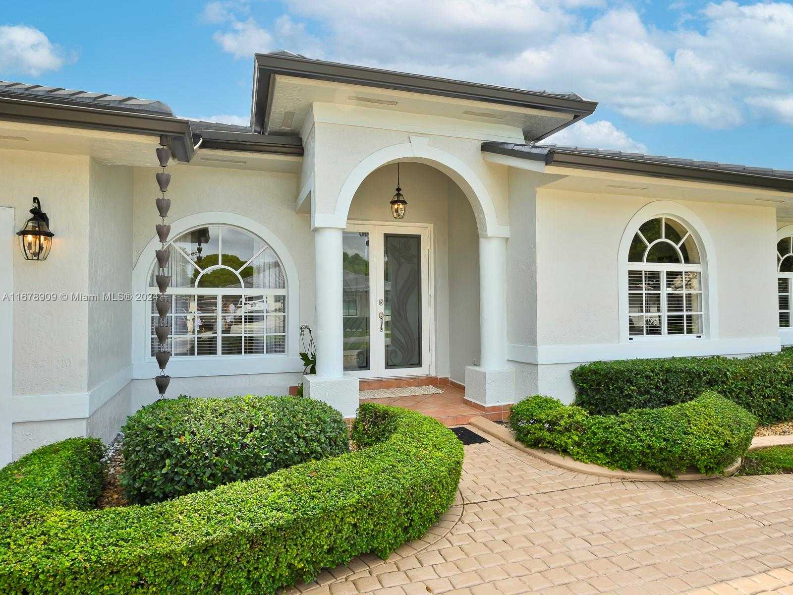 Small Image of 9026 NORTH WEST 173RD TER, Hialeah Number 10