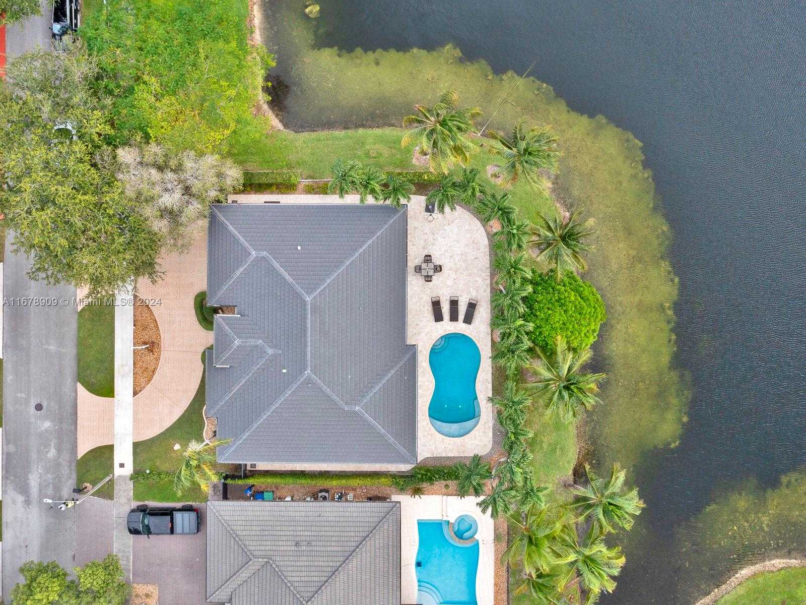Small Image of 9026 NORTH WEST 173RD TER, Hialeah Number 11