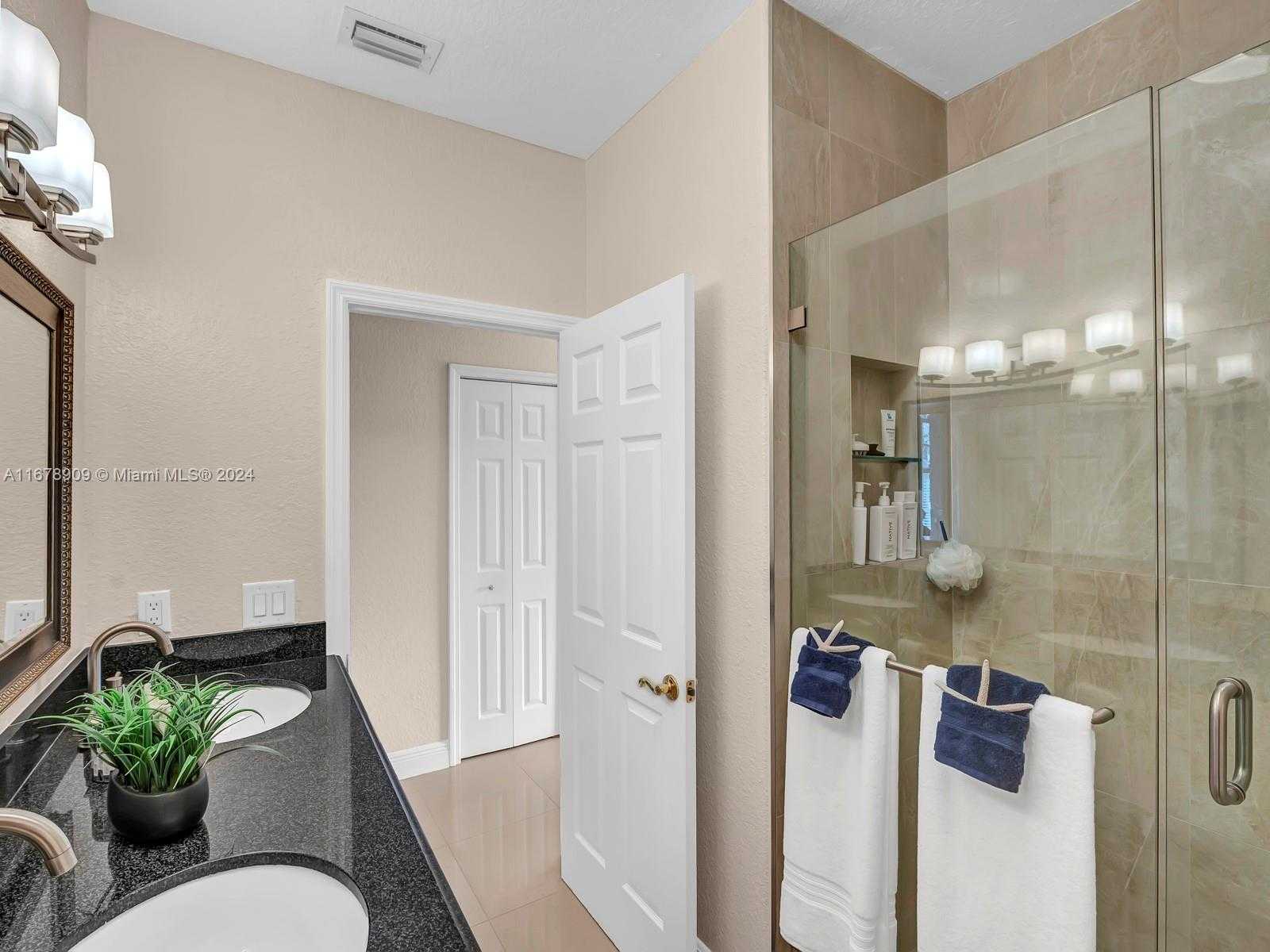 Small Image of 9026 NORTH WEST 173RD TER, Hialeah Number 32
