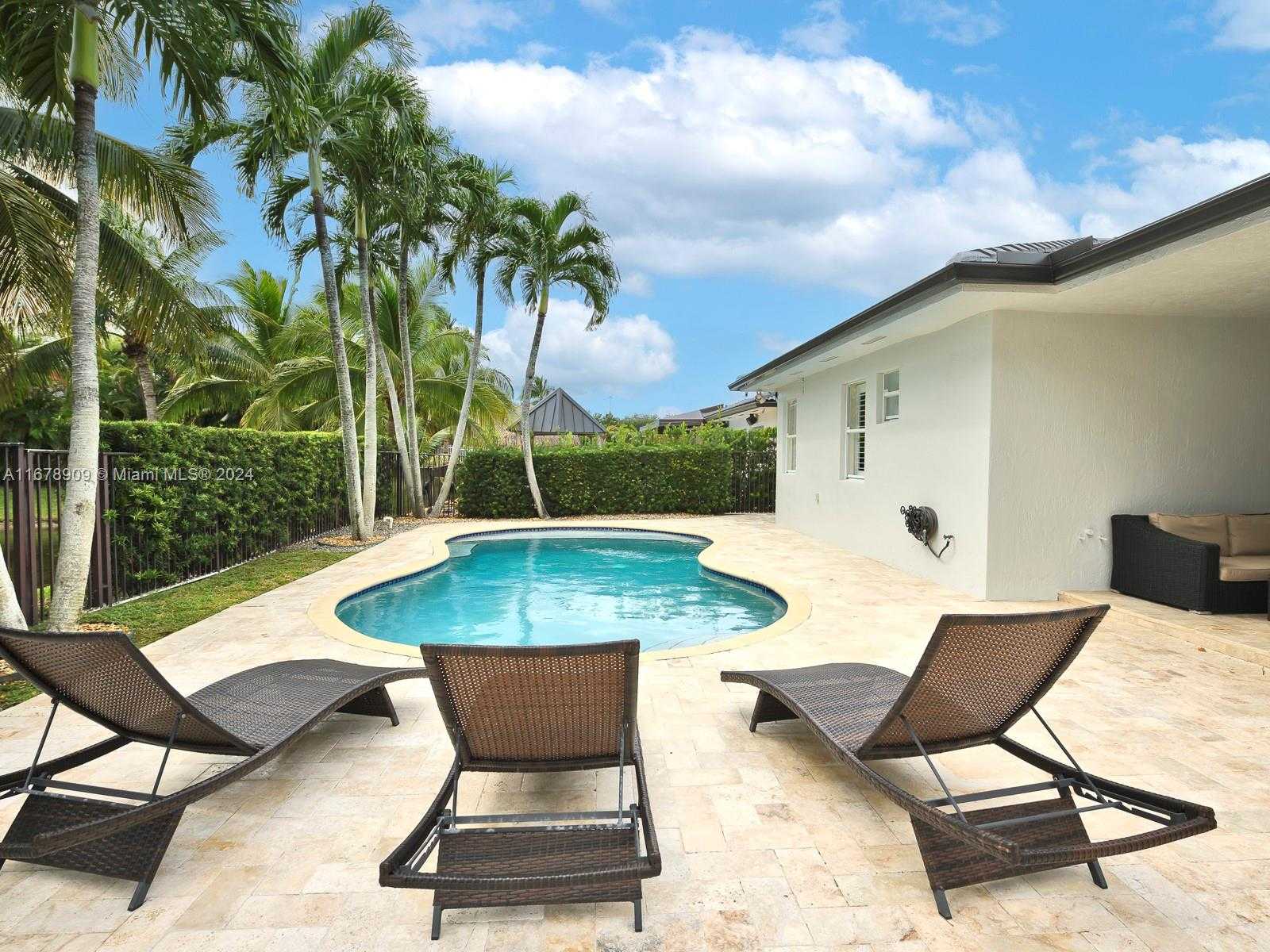 Small Image of 9026 NORTH WEST 173RD TER, Hialeah Number 38