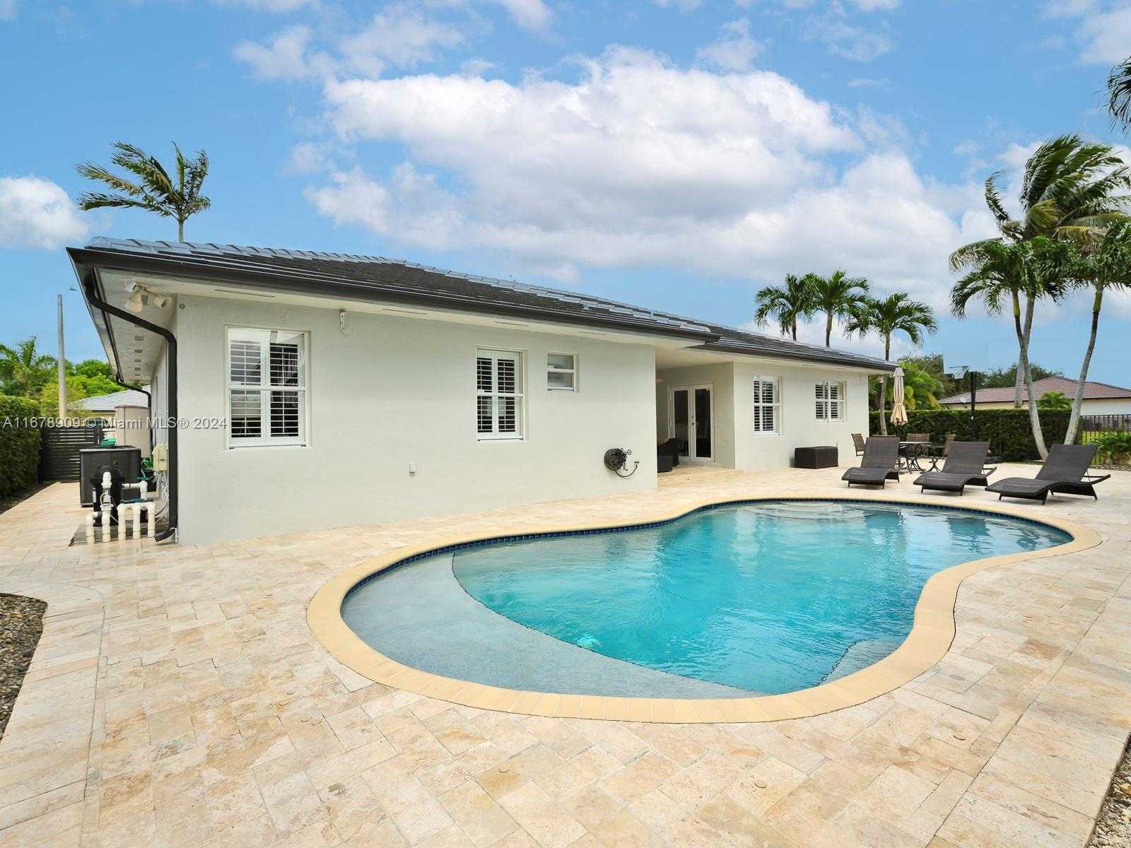 Small Image of 9026 NORTH WEST 173RD TER, Hialeah Number 41