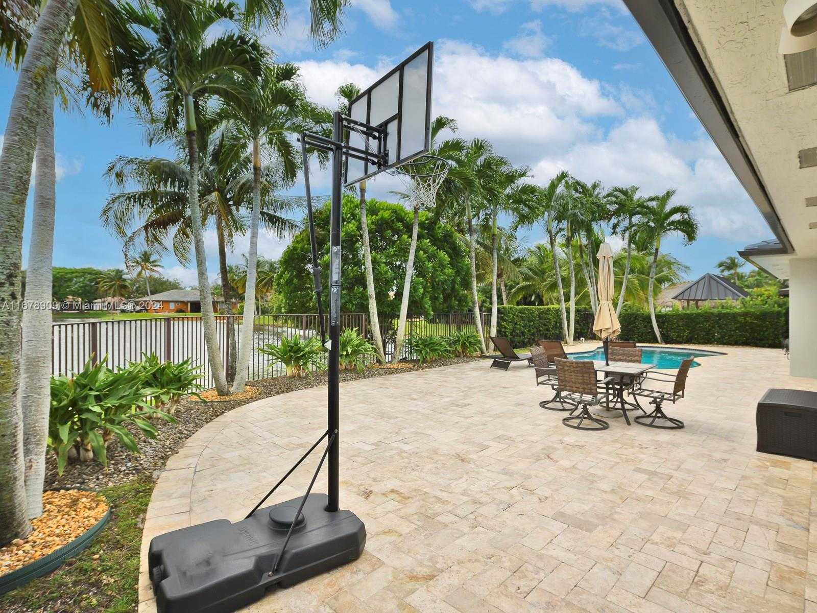 Small Image of 9026 NORTH WEST 173RD TER, Hialeah Number 43
