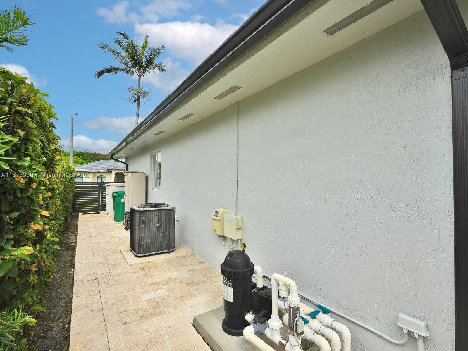 Small Image of 9026 NORTH WEST 173RD TER, Hialeah Number 44