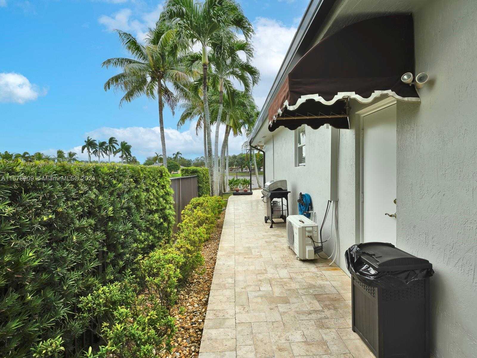 Small Image of 9026 NORTH WEST 173RD TER, Hialeah Number 45
