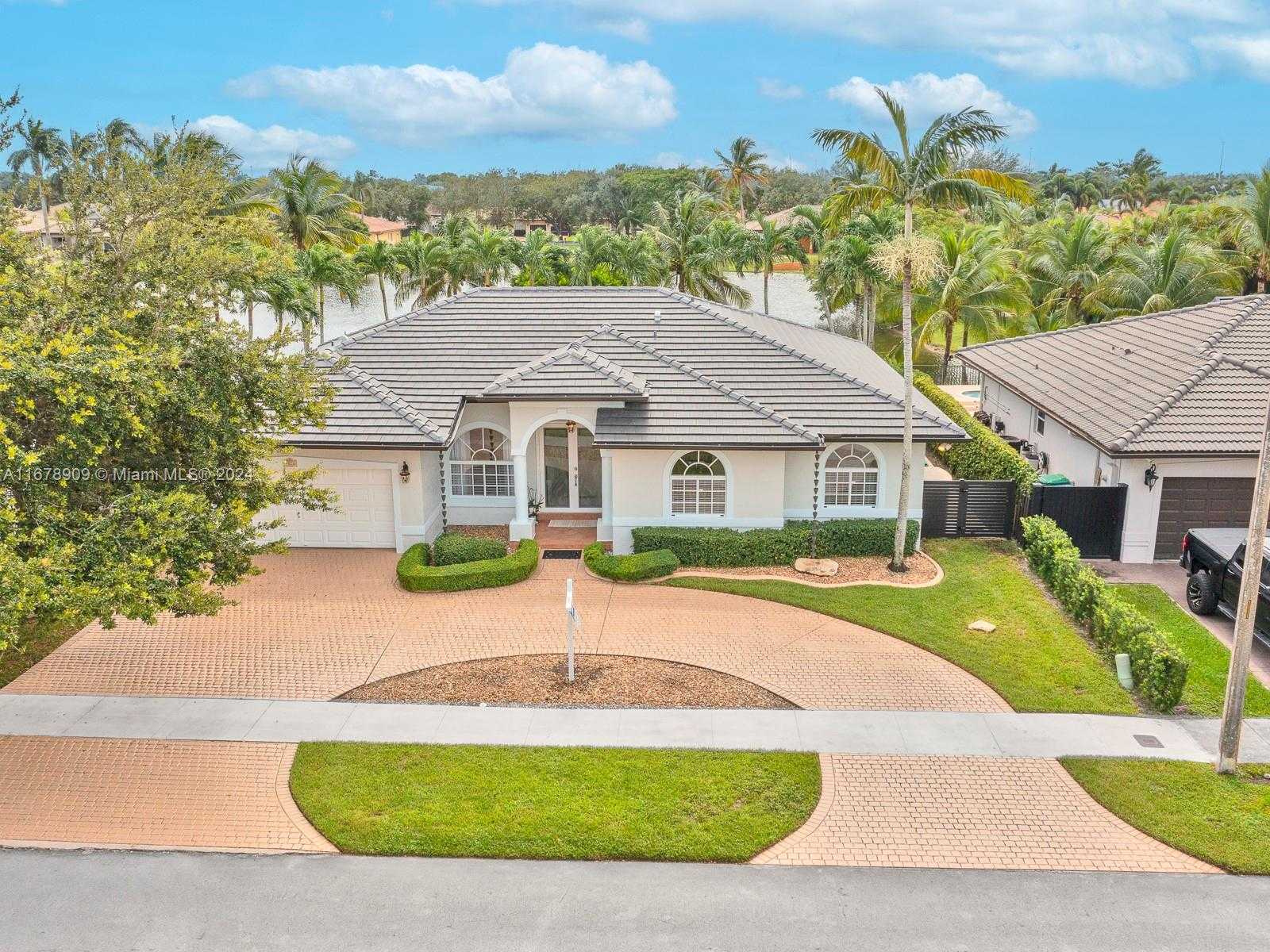 Small Image of 9026 NORTH WEST 173RD TER, Hialeah Number 7