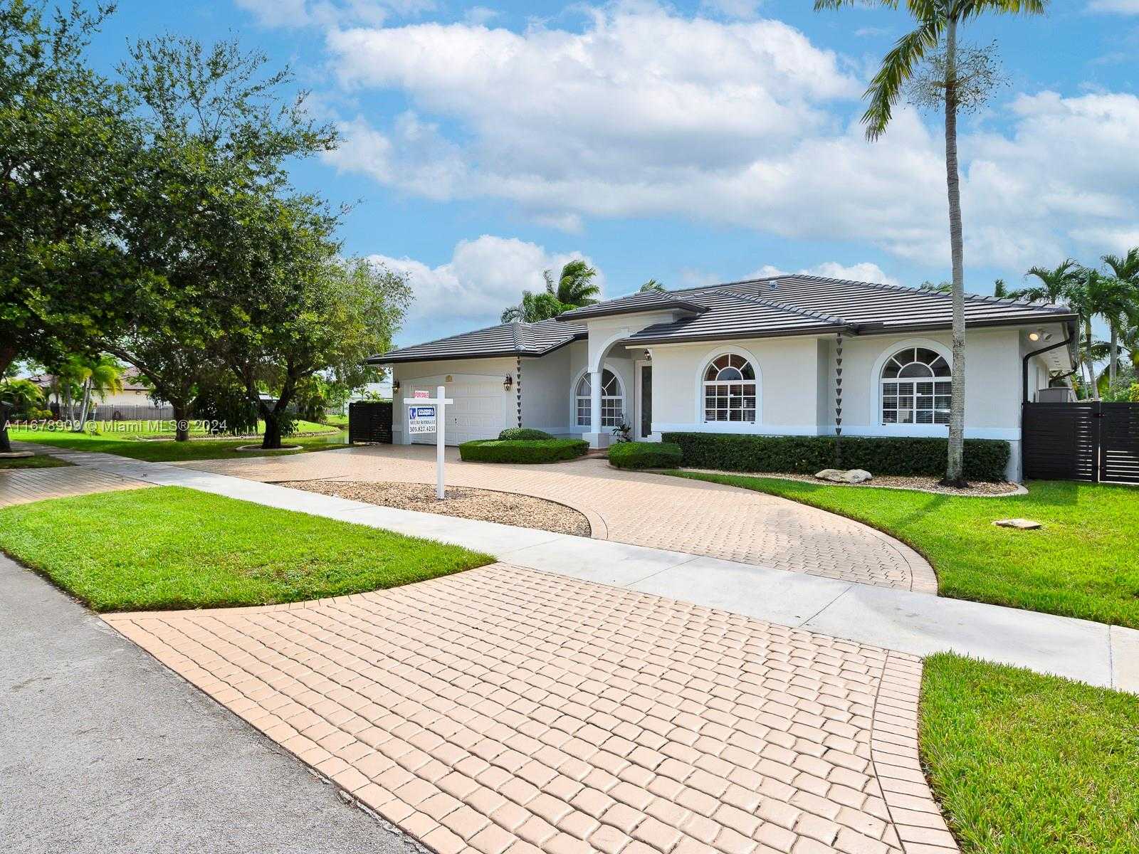 Small Image of 9026 NORTH WEST 173RD TER, Hialeah Number 8
