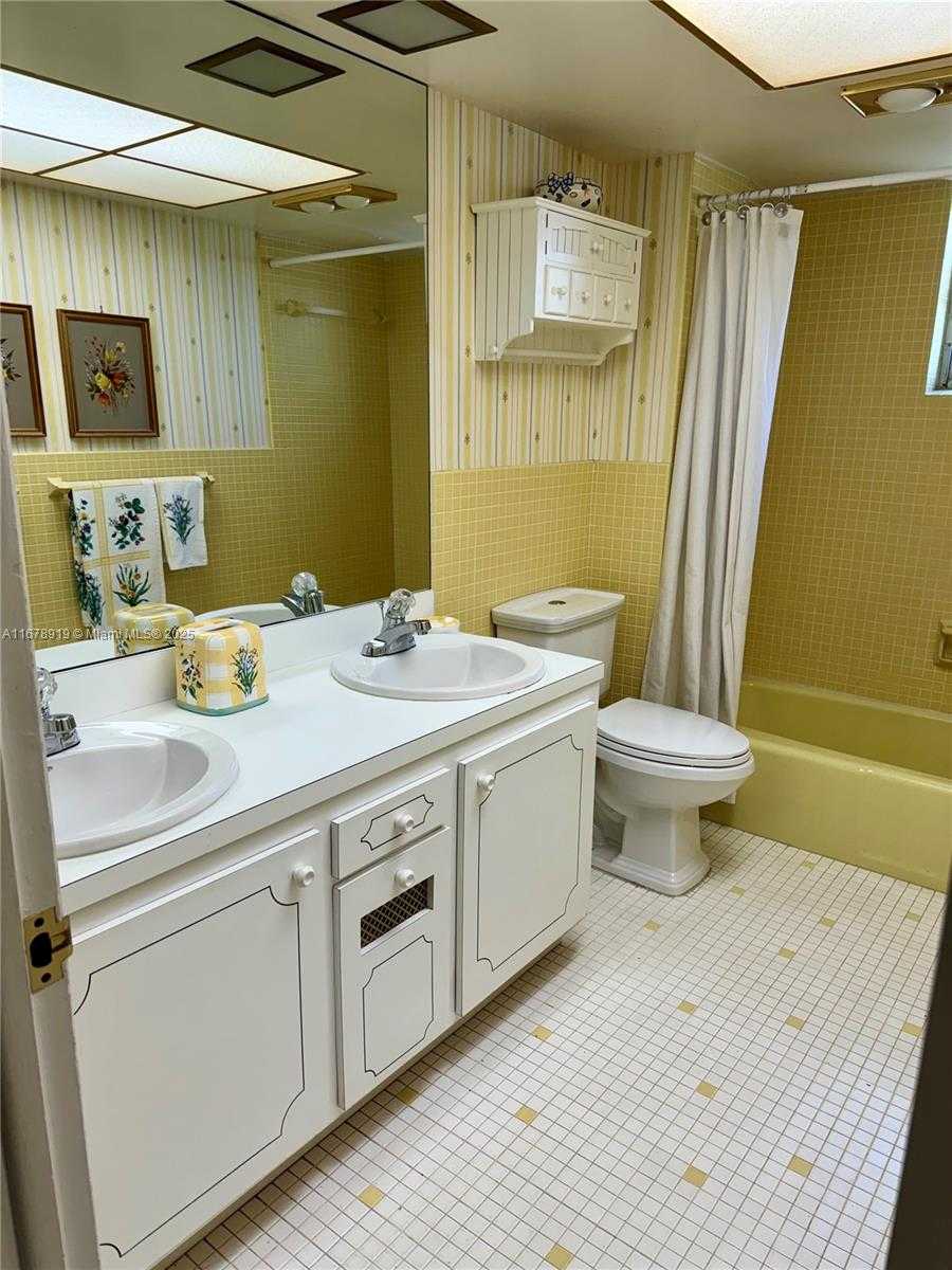 Small Image of 3440 NORTH EAST 170TH ST, North Miami Beach Number 15