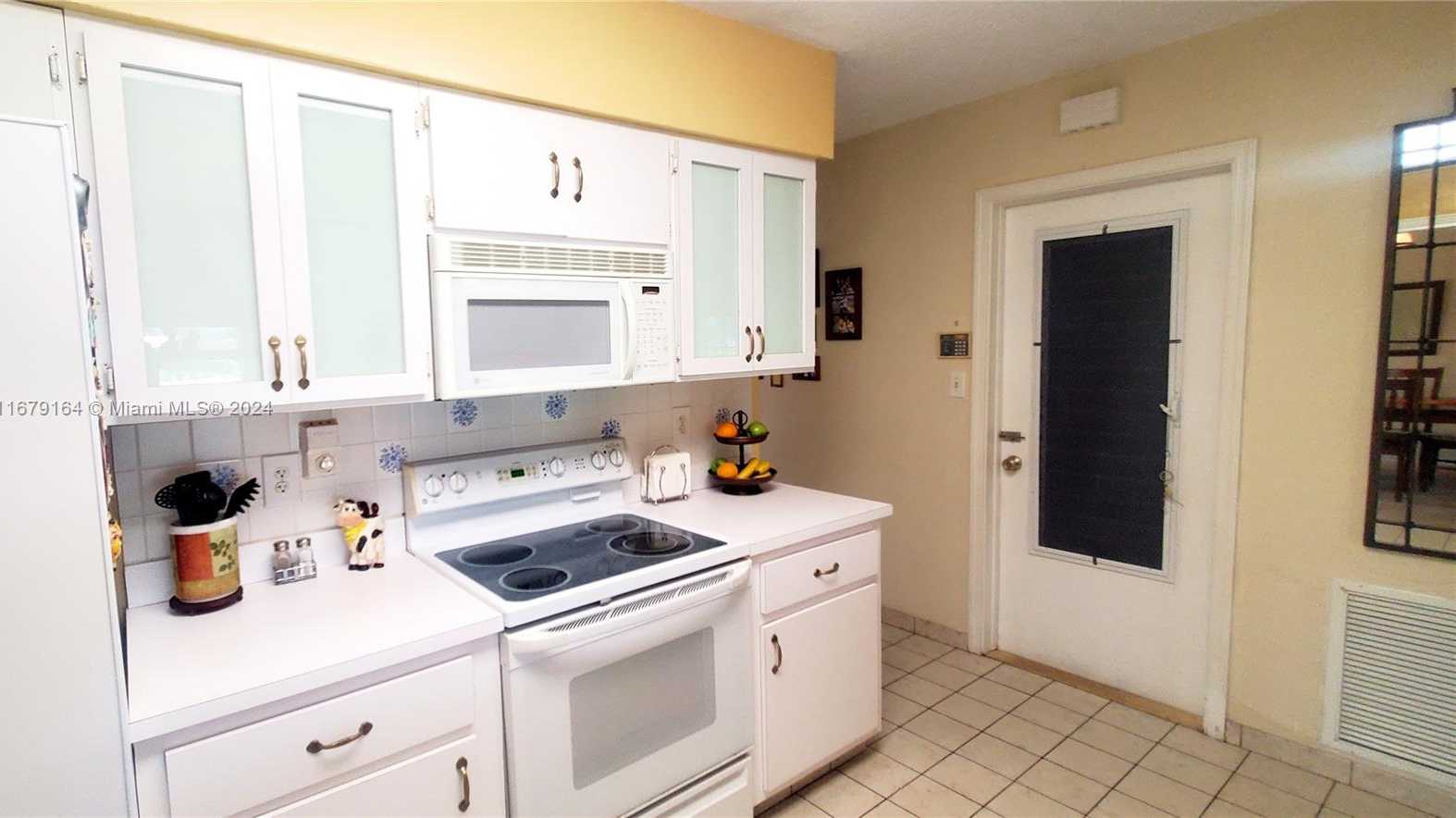 Small Image of 9401 NORTH WEST 70TH PL, Tamarac Number 18