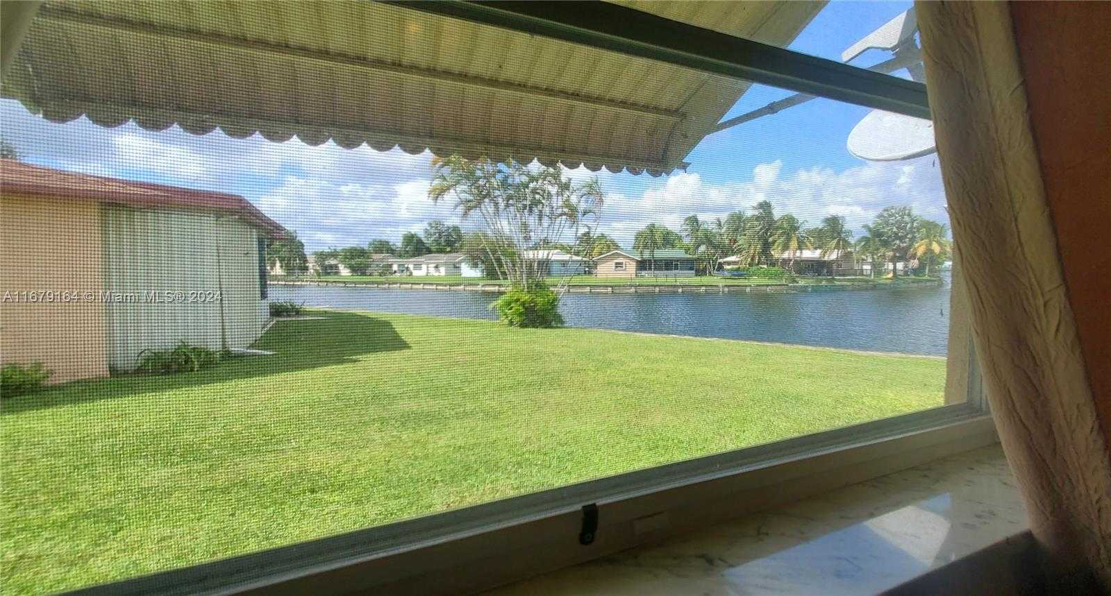 Small Image of 9401 NORTH WEST 70TH PL, Tamarac Number 25
