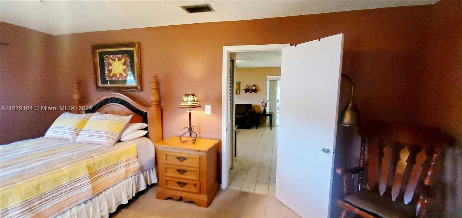 Small Image of 9401 NORTH WEST 70TH PL, Tamarac Number 33