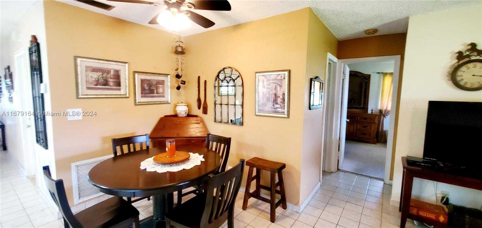 Small Image of 9401 NORTH WEST 70TH PL, Tamarac Number 42
