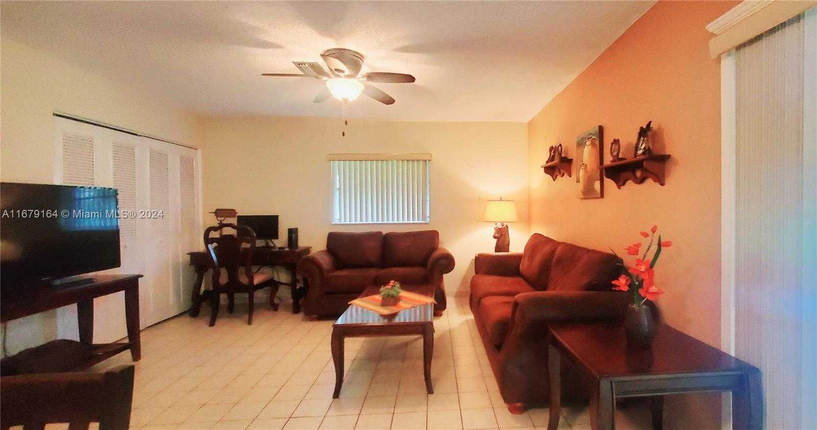 Small Image of 9401 NORTH WEST 70TH PL, Tamarac Number 52