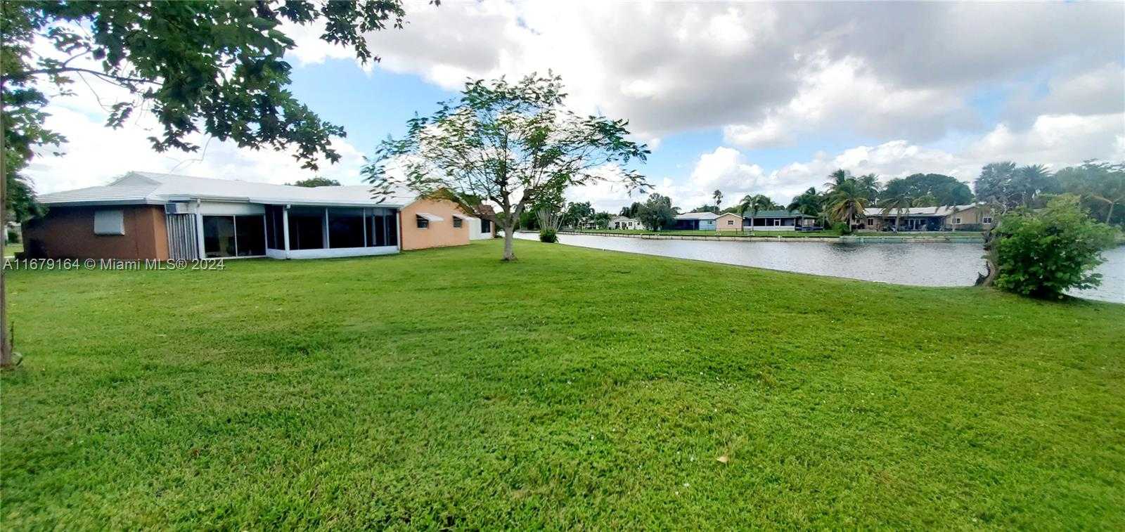 Small Image of 9401 NORTH WEST 70TH PL, Tamarac Number 68
