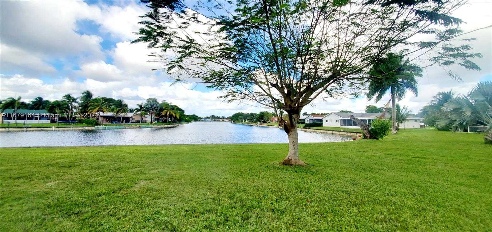 Small Image of 9401 NORTH WEST 70TH PL, Tamarac Number 69