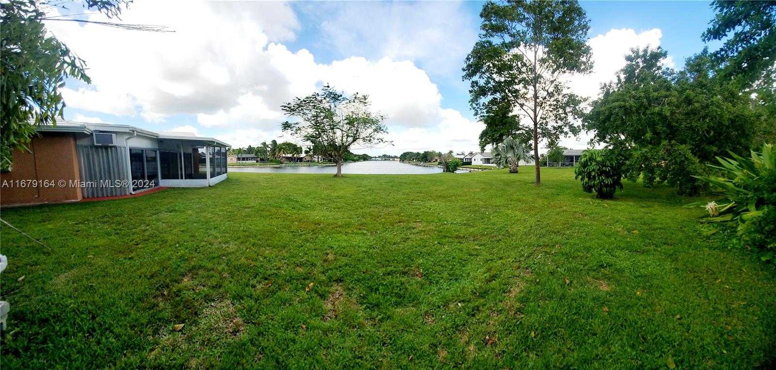 Small Image of 9401 NORTH WEST 70TH PL, Tamarac Number 70