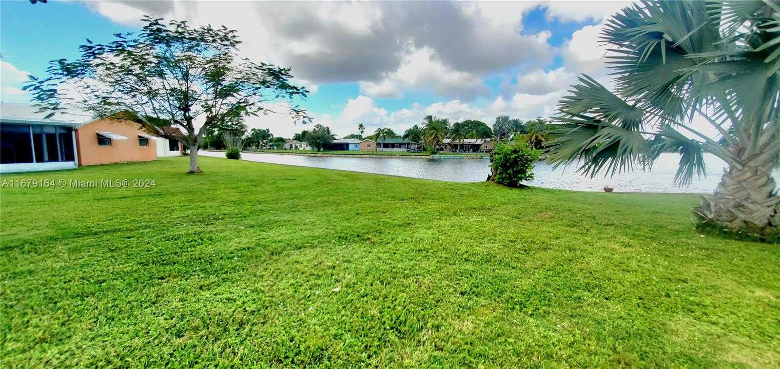 Small Image of 9401 NORTH WEST 70TH PL, Tamarac Number 72