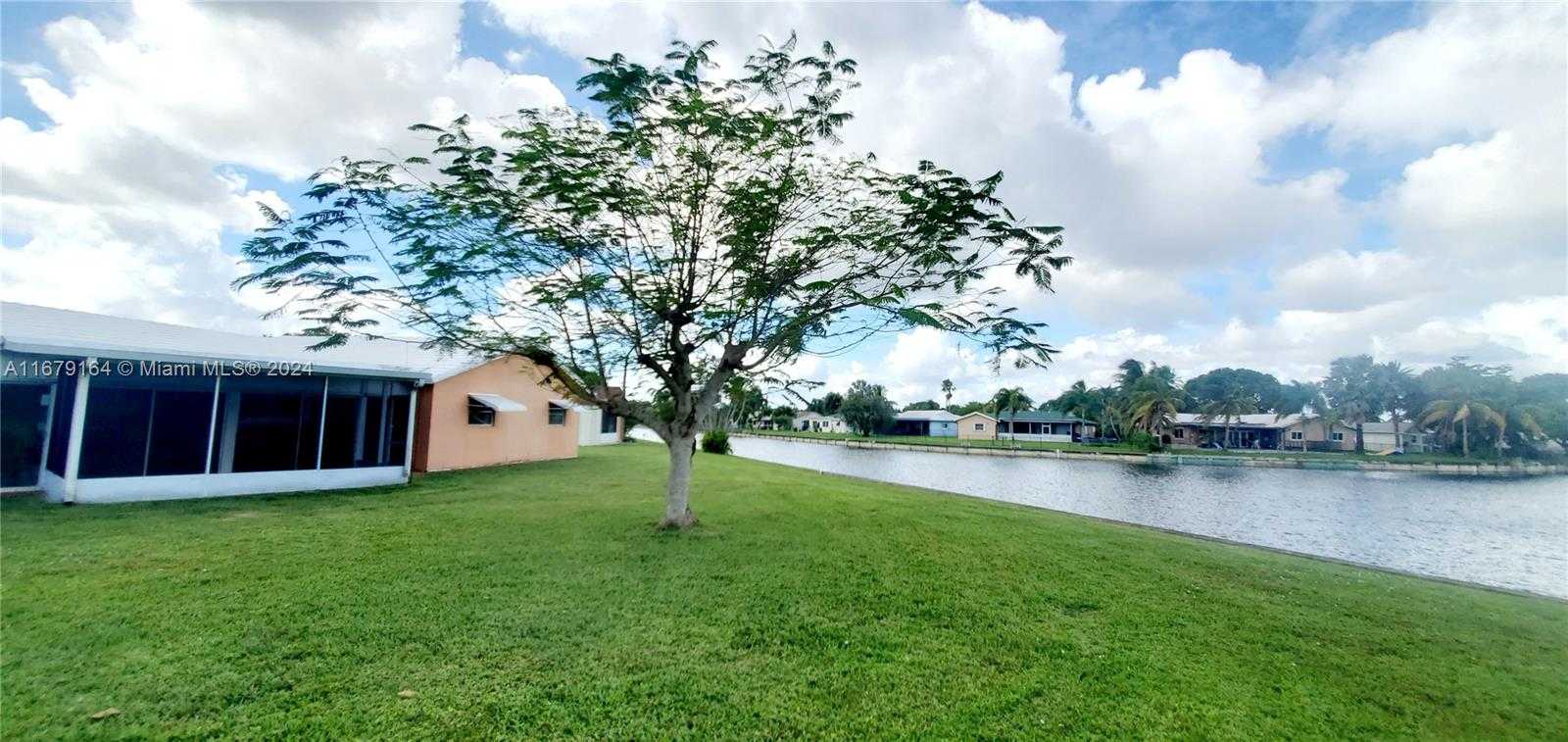 Small Image of 9401 NORTH WEST 70TH PL, Tamarac Number 74