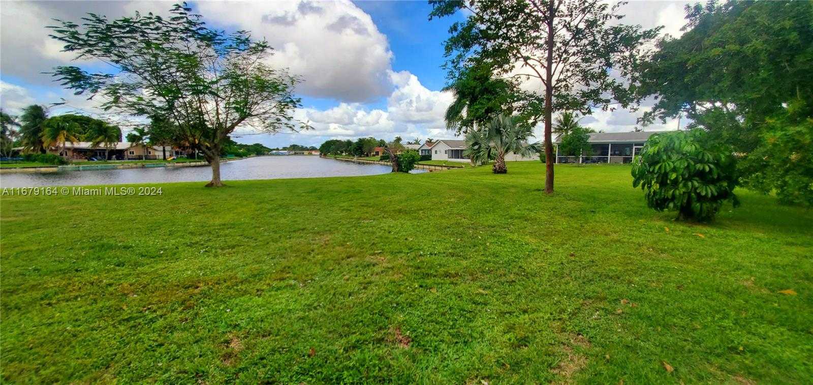 Small Image of 9401 NORTH WEST 70TH PL, Tamarac Number 76