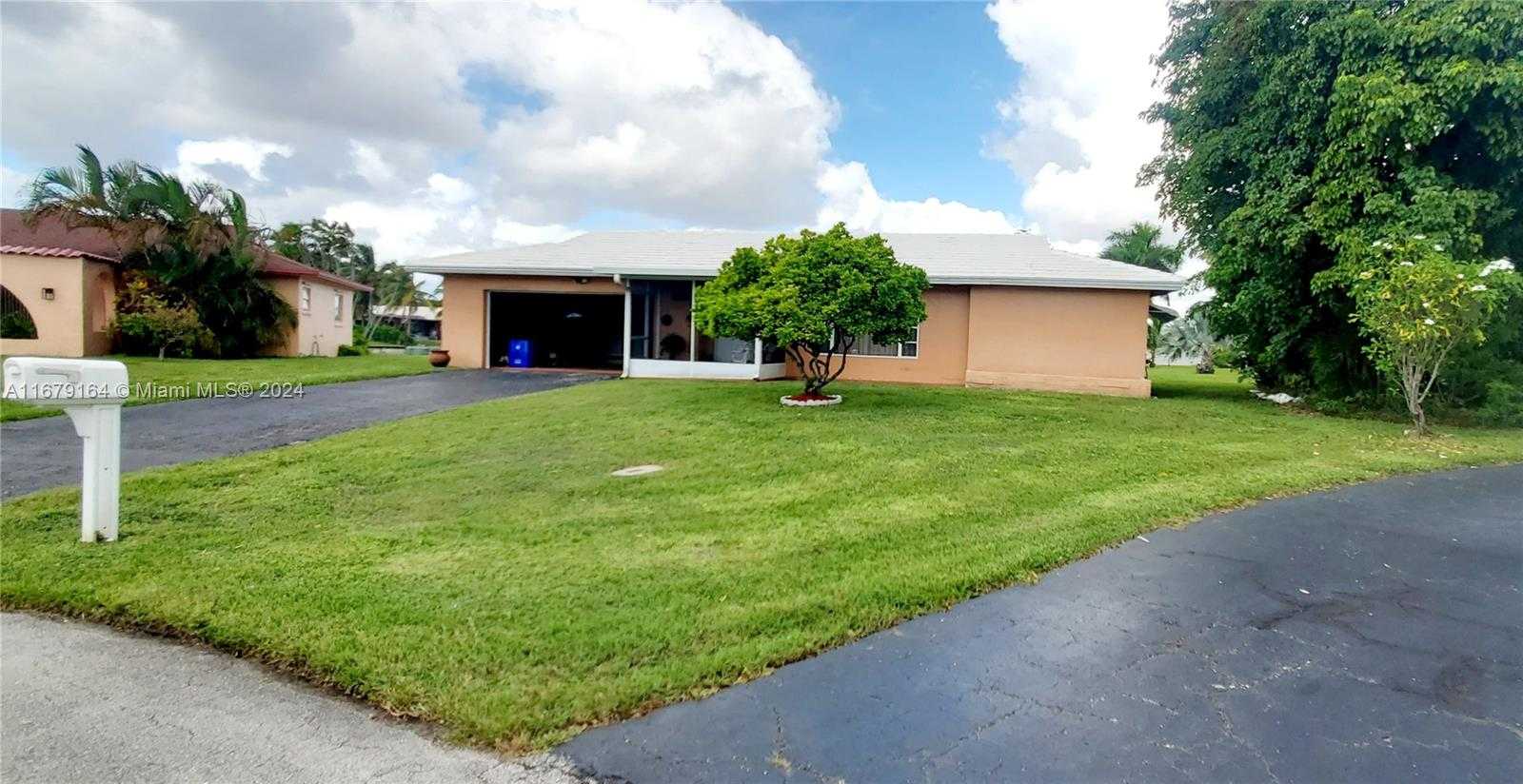 Small Image of 9401 NORTH WEST 70TH PL, Tamarac Number 77