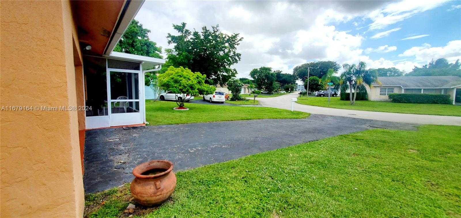 Small Image of 9401 NORTH WEST 70TH PL, Tamarac Number 80