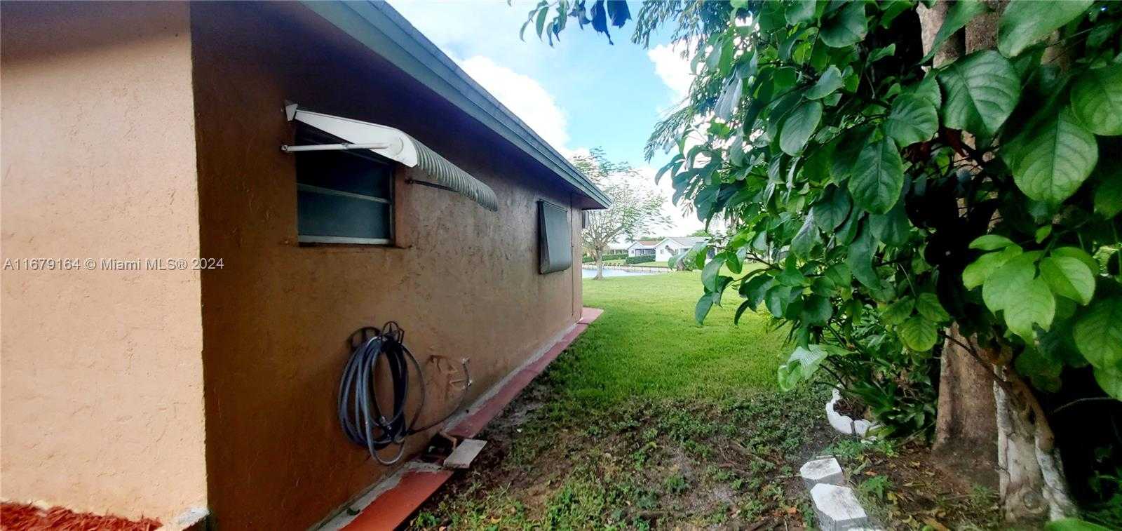 Small Image of 9401 NORTH WEST 70TH PL, Tamarac Number 81