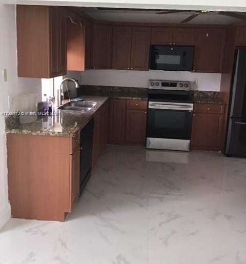 Small Image of 20600 NORTH WEST 2ND CT, Miami Gardens Number 4
