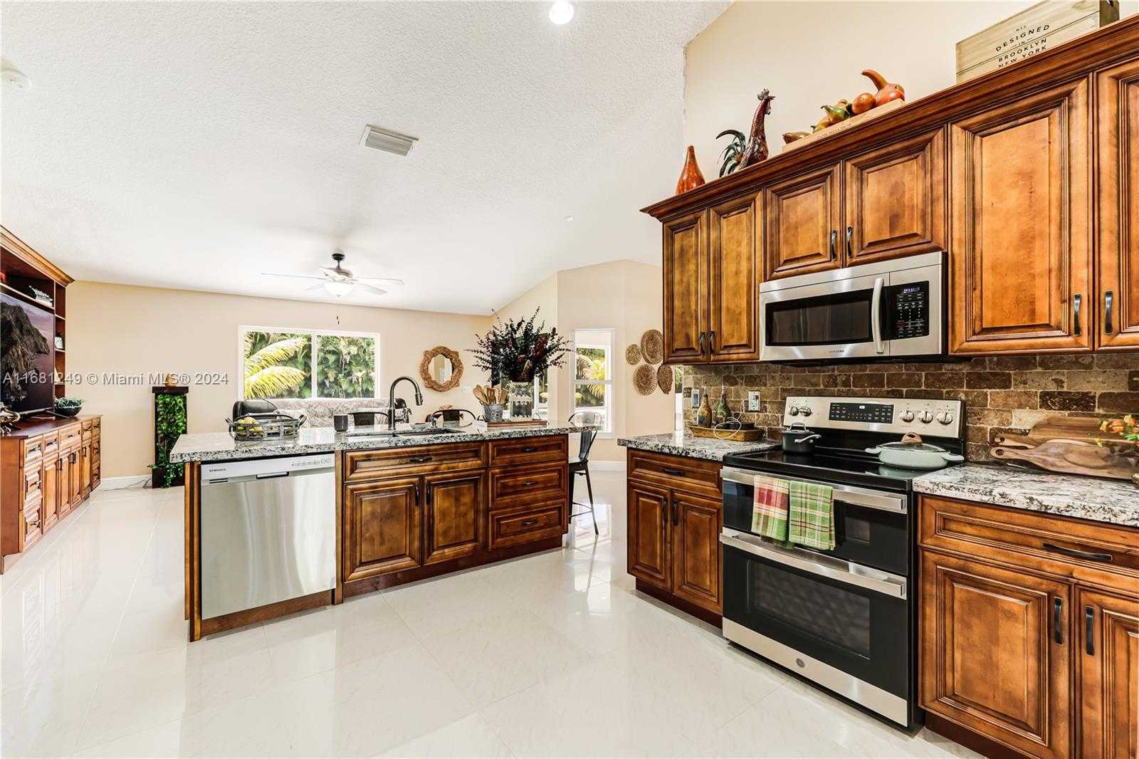 Small Image of 12288 NORTH 82ND LN N, West Palm Beach Number 16