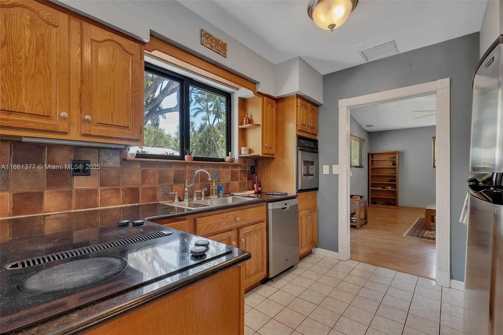 Small Image of 7901 SW 133rd St, Miami, FL 33156, USA Number 10