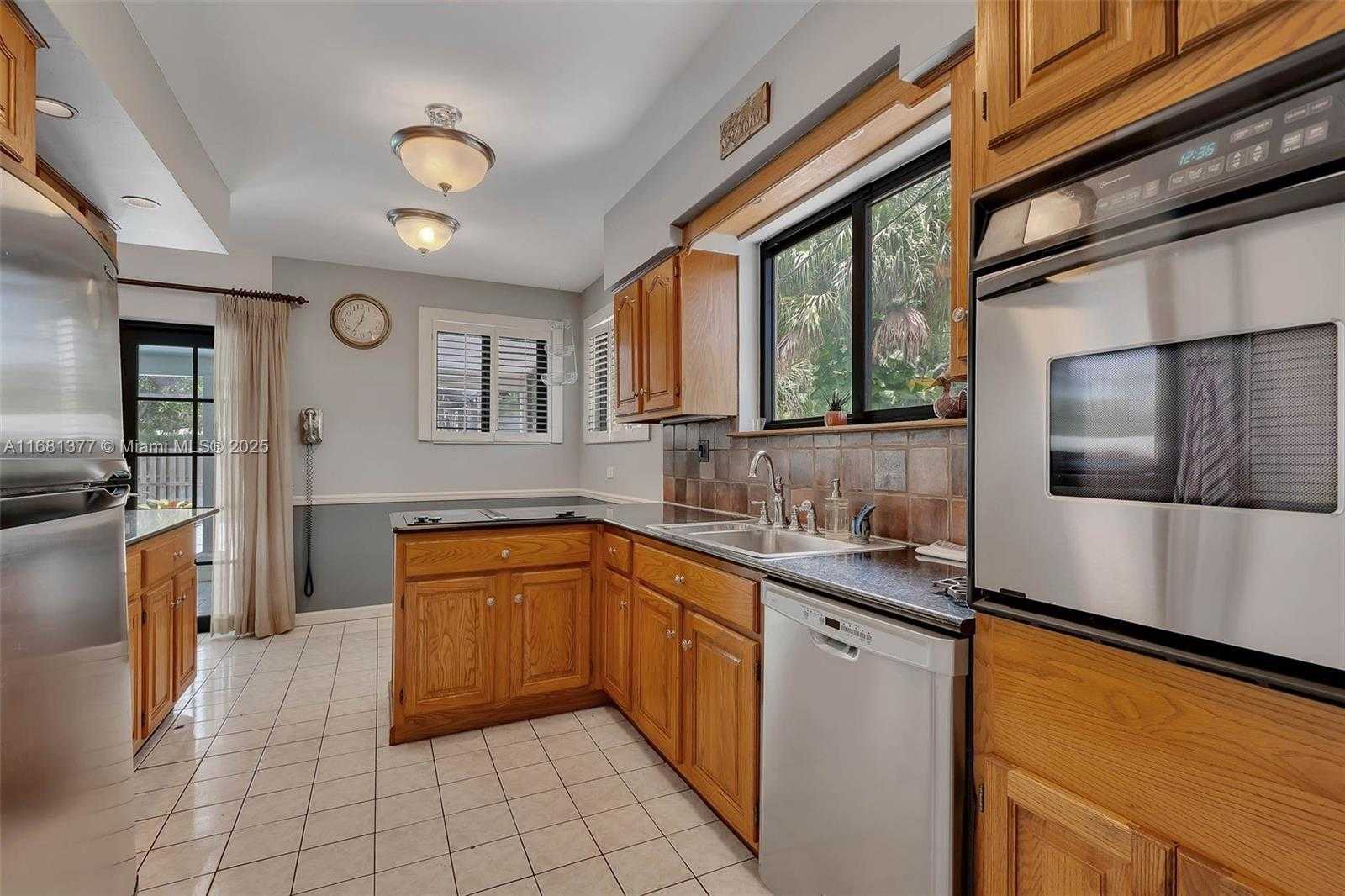 Small Image of 7901 SW 133rd St, Miami, FL 33156, USA Number 11