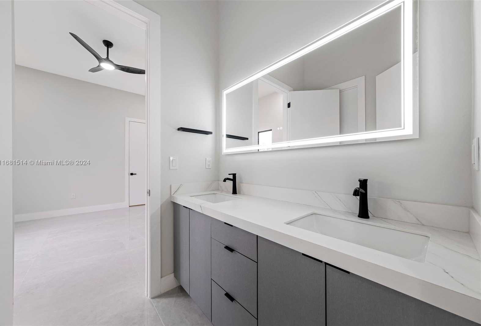 Small Image of 11620 CANAL DR, North Miami Number 12