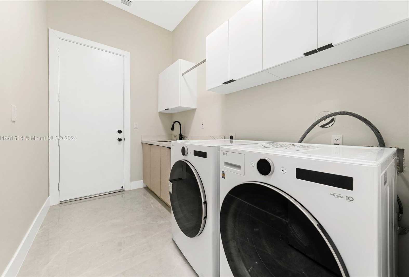 Small Image of 11620 CANAL DR, North Miami Number 13