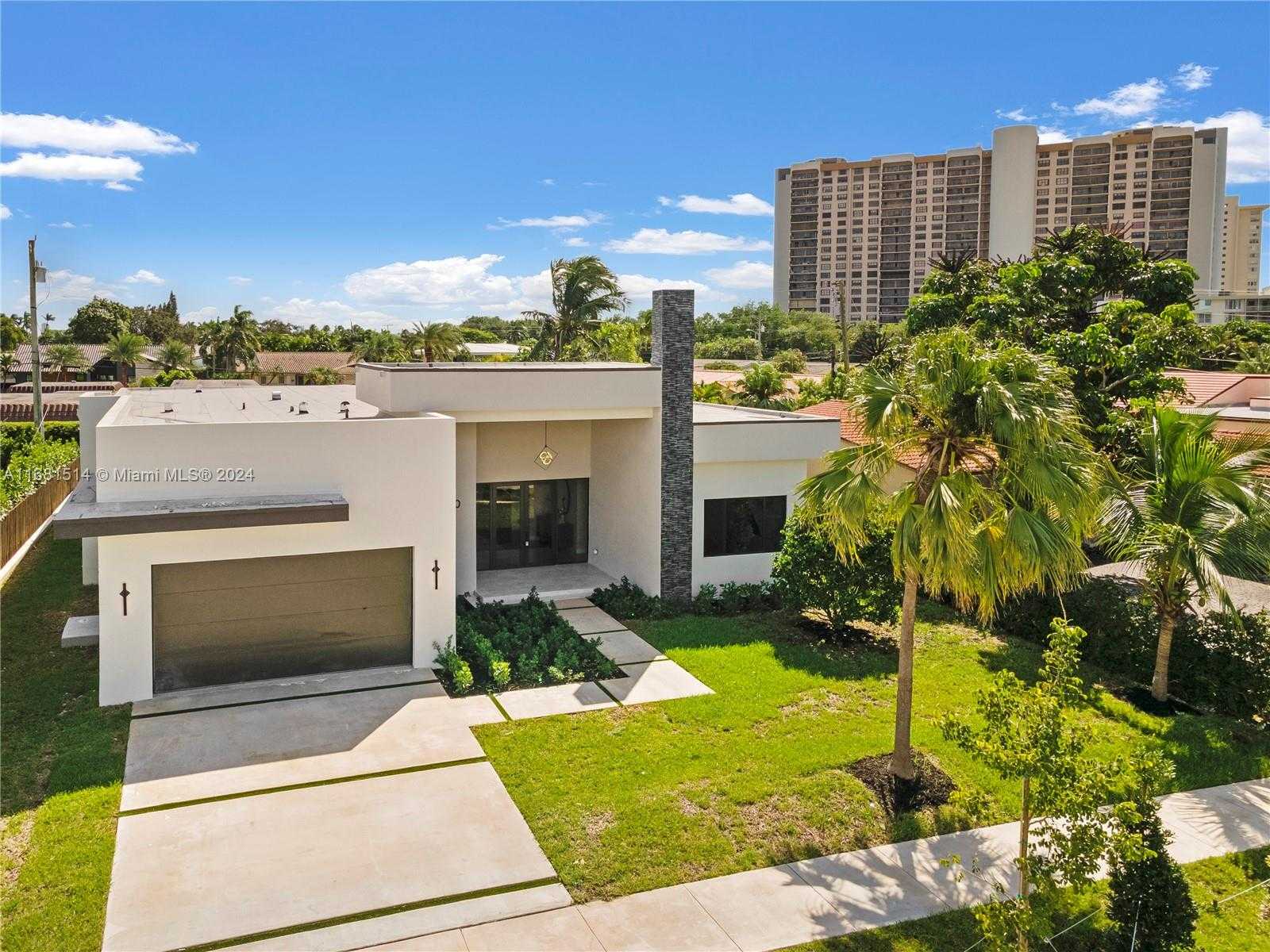 Small Image of 11620 CANAL DR, North Miami Number 16
