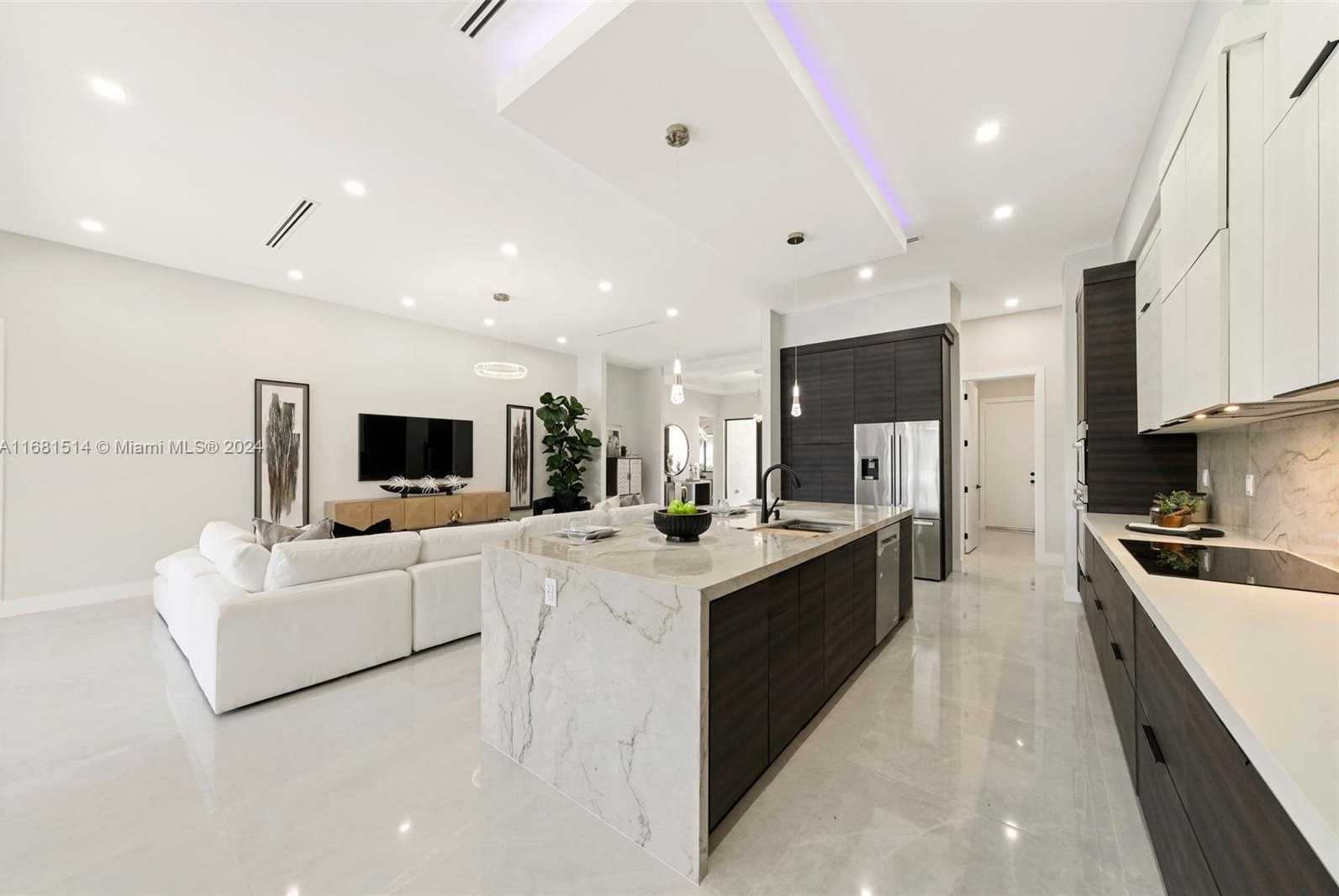 Small Image of 11620 CANAL DR, North Miami Number 3