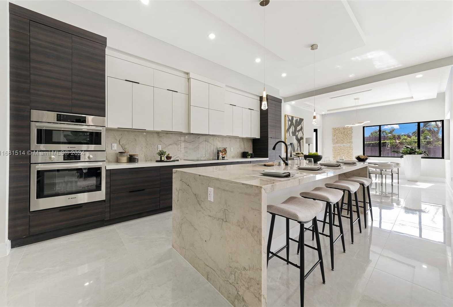 Small Image of 11620 CANAL DR, North Miami Number 4