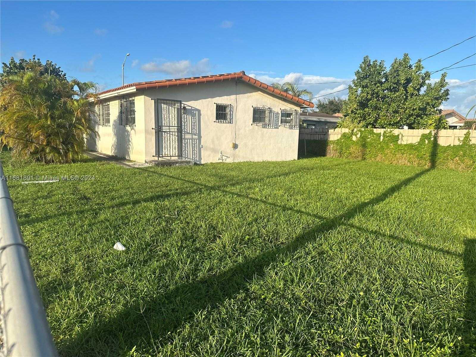 Small Image of 405 SOUTH EAST 4TH AVE, Hialeah Number 2