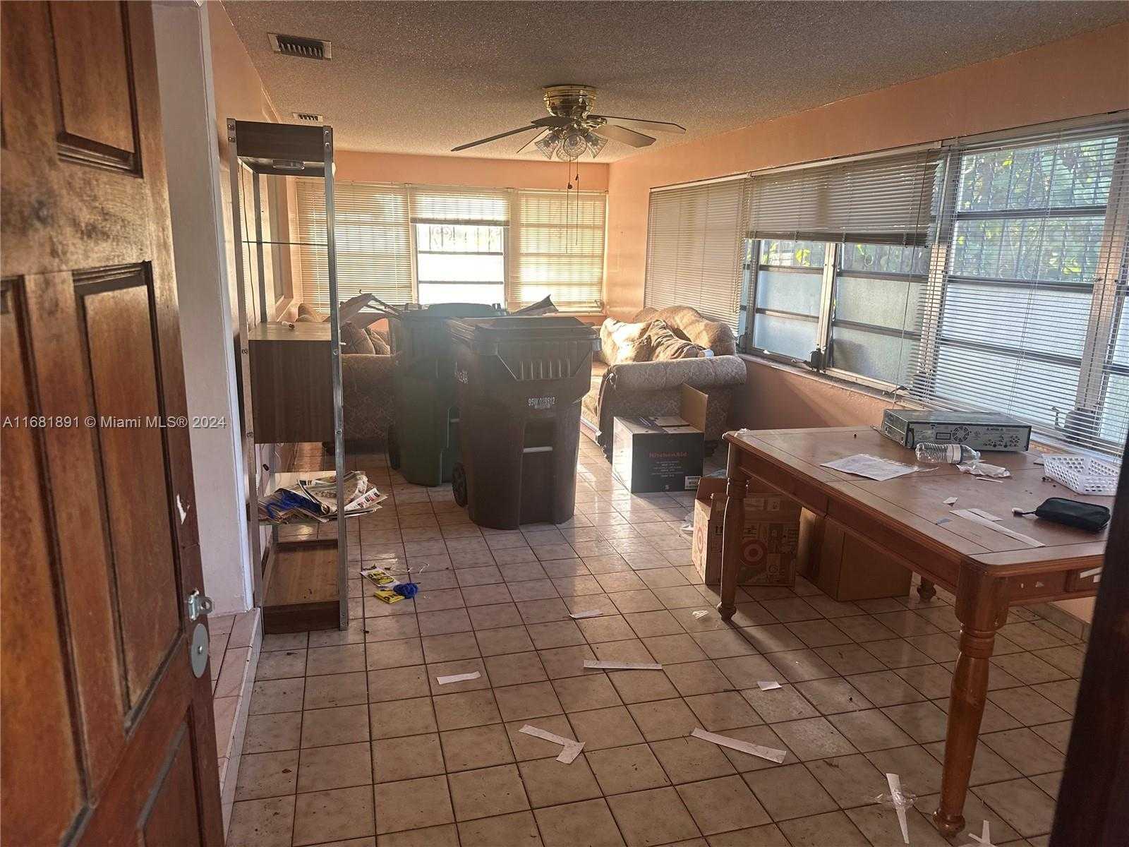 Small Image of 405 SOUTH EAST 4TH AVE, Hialeah Number 5
