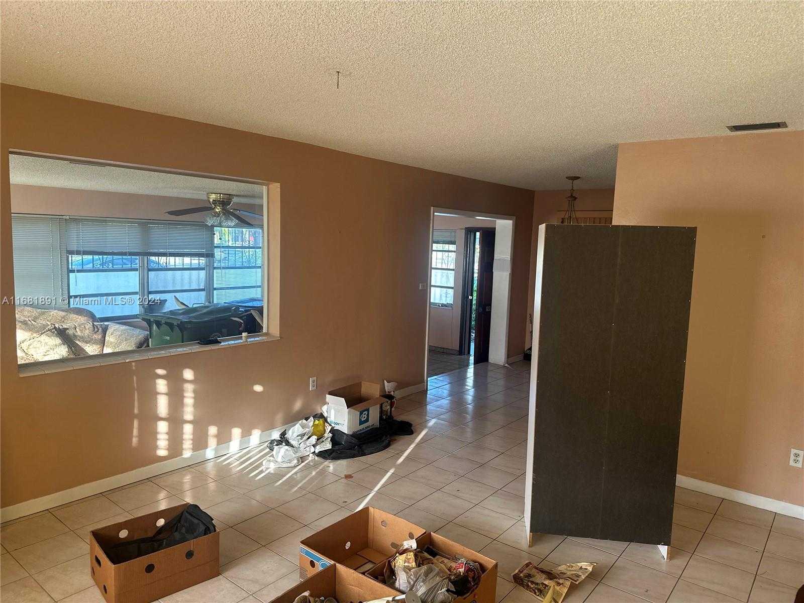 Small Image of 405 SOUTH EAST 4TH AVE, Hialeah Number 6