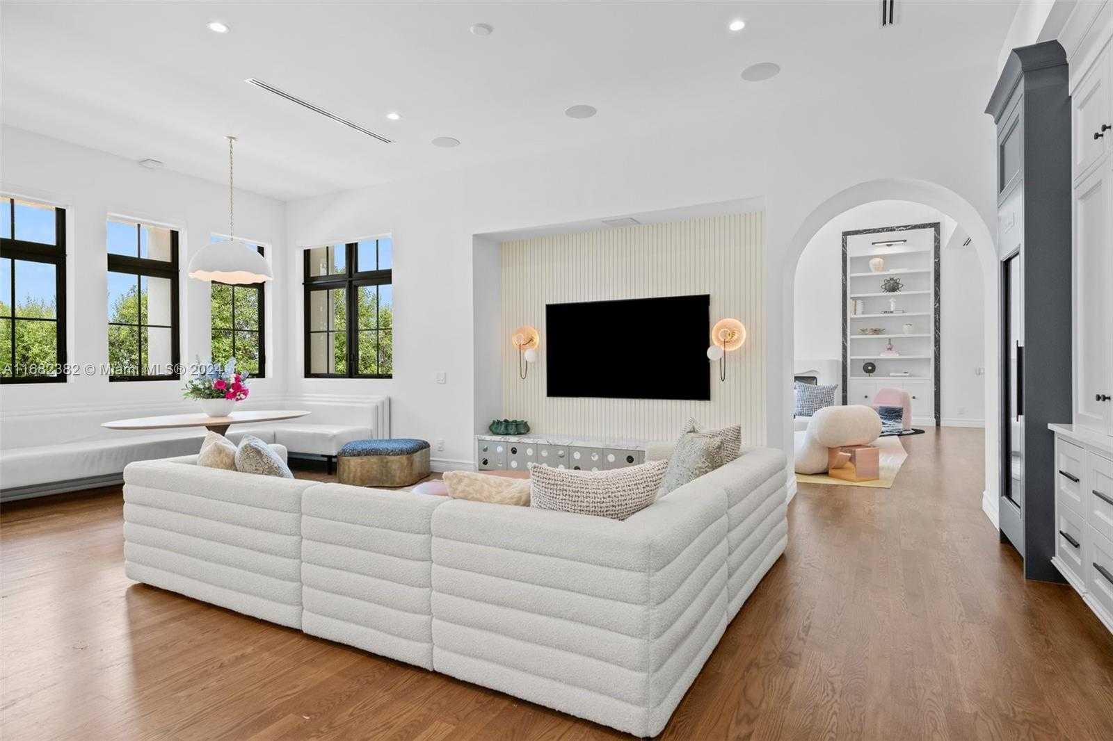 Small Image of 406 TAMARIND DR, Hallandale Beach Number 11