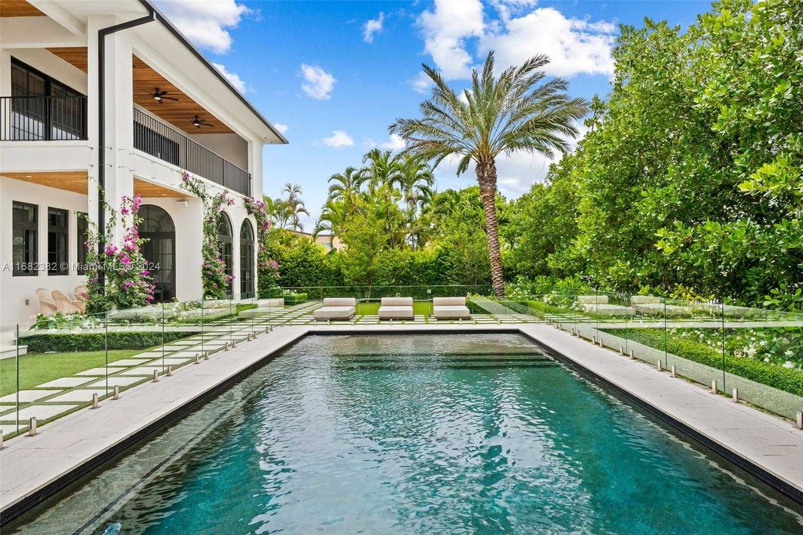 Small Image of 406 TAMARIND DR, Hallandale Beach Number 29