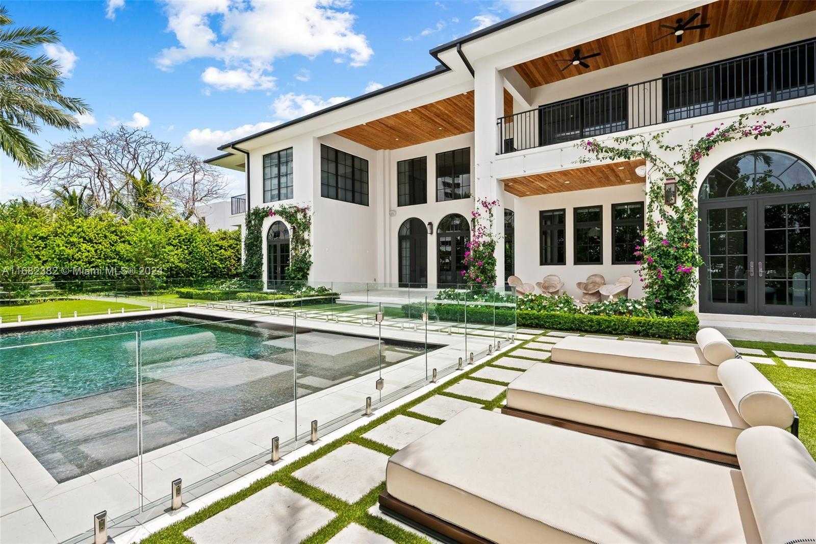 Small Image of 406 TAMARIND DR, Hallandale Beach Number 3