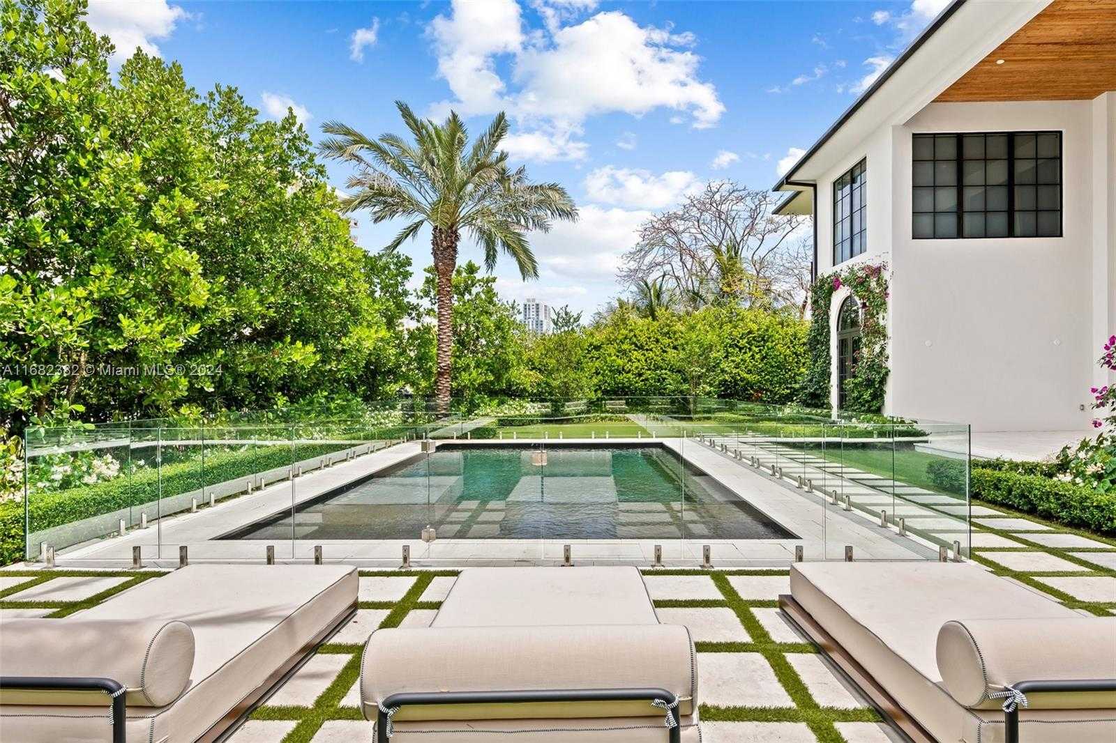 Small Image of 406 TAMARIND DR, Hallandale Beach Number 31