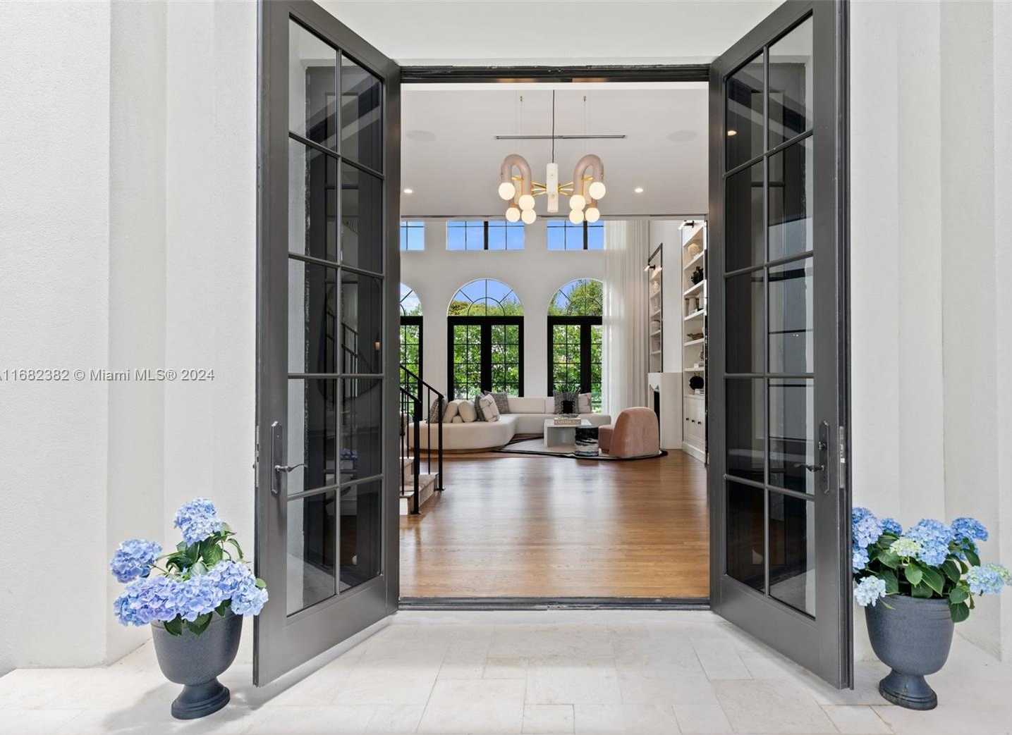 Small Image of 406 TAMARIND DR, Hallandale Beach Number 6