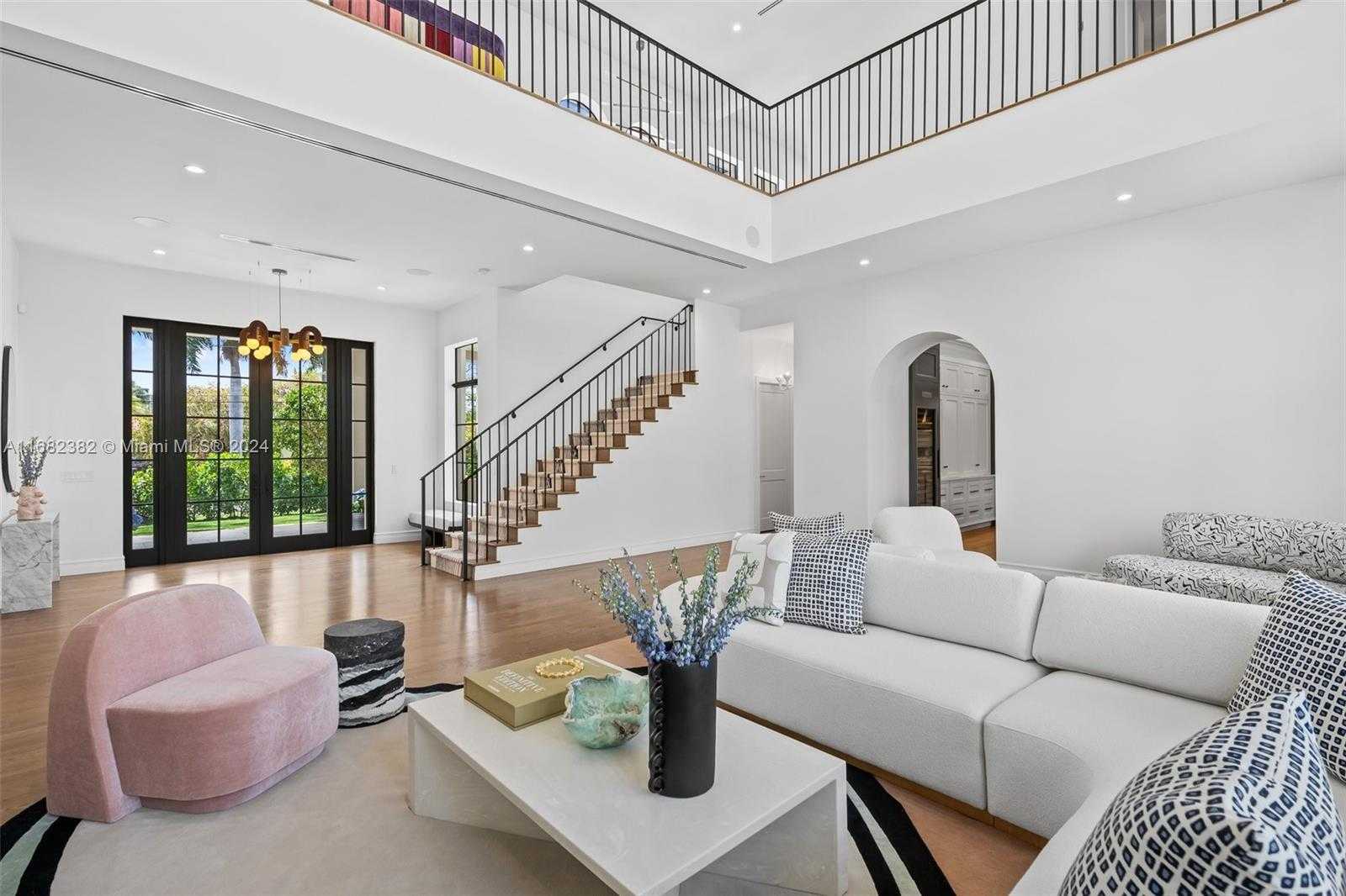 Small Image of 406 TAMARIND DR, Hallandale Beach Number 8