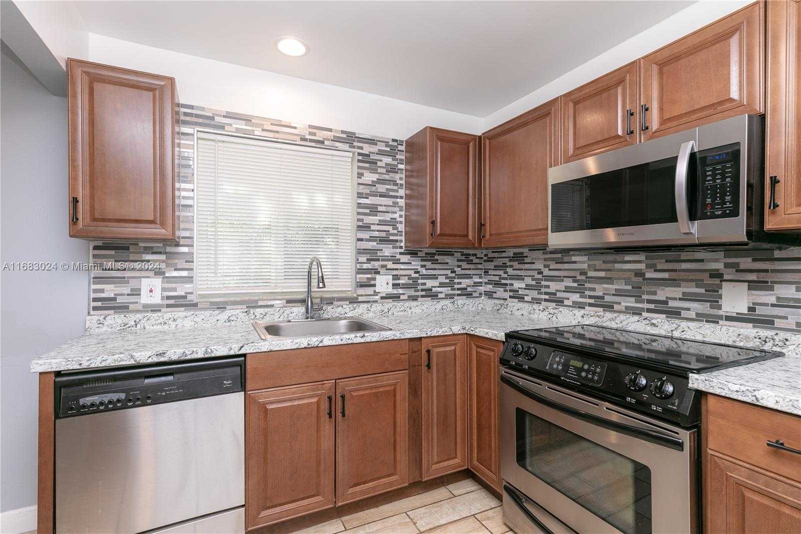 Small Image of 2510 SOUTH WEST NATURA BLVD, Deerfield Beach Number 15