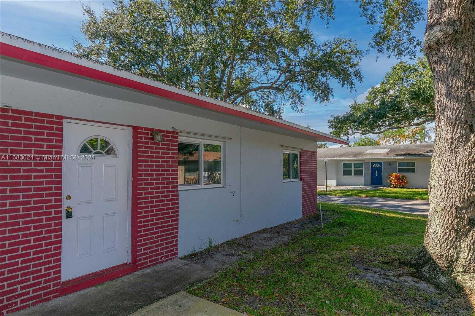 Small Image of 2510 SOUTH WEST NATURA BLVD, Deerfield Beach Number 2