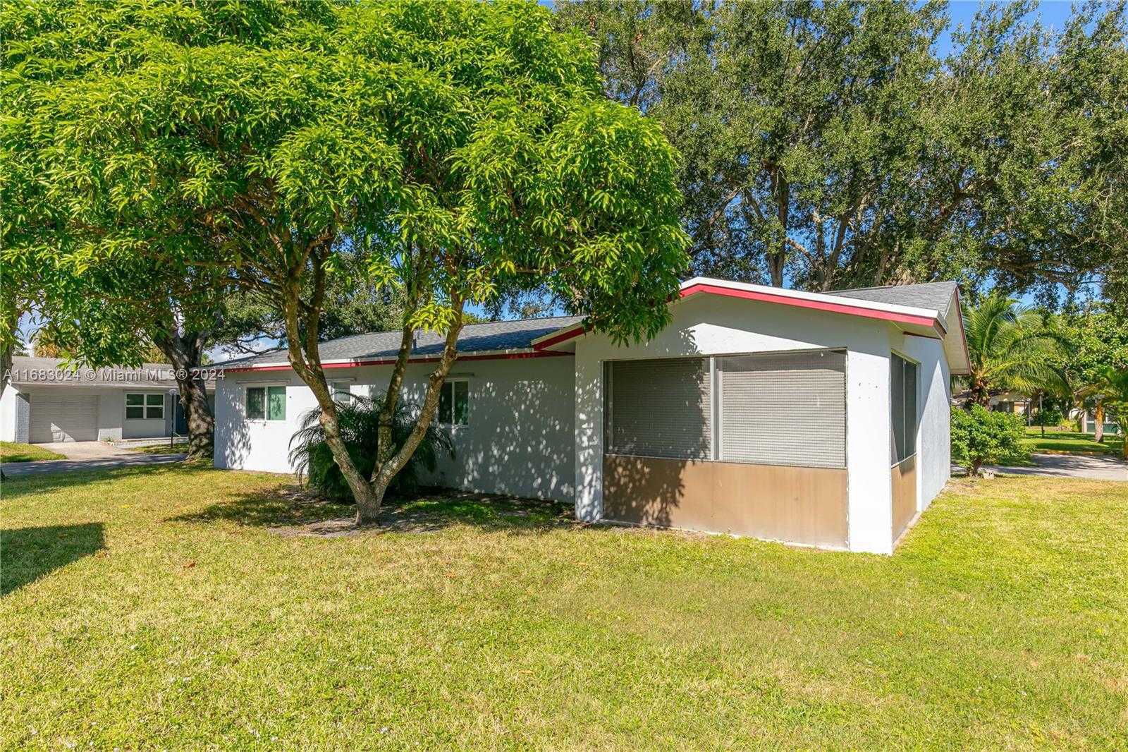 Small Image of 2510 SOUTH WEST NATURA BLVD, Deerfield Beach Number 32