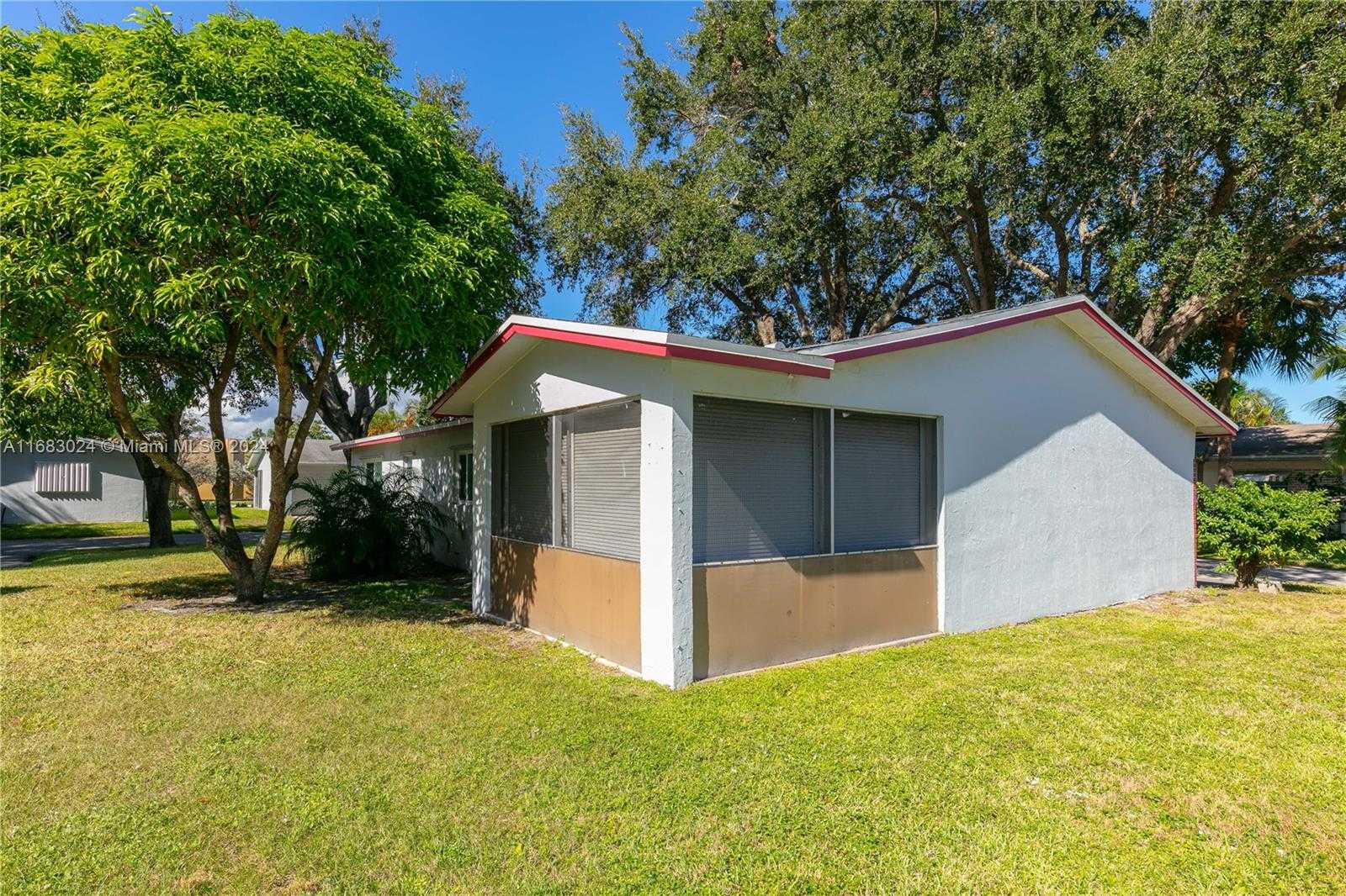 Small Image of 2510 SOUTH WEST NATURA BLVD, Deerfield Beach Number 34