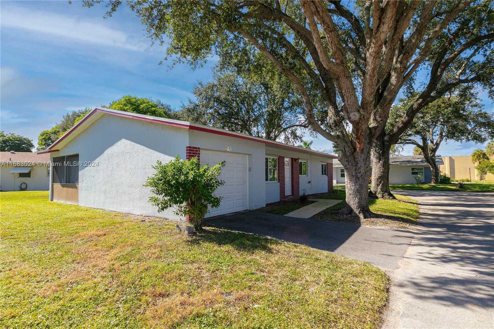 Small Image of 2510 SOUTH WEST NATURA BLVD, Deerfield Beach Number 4